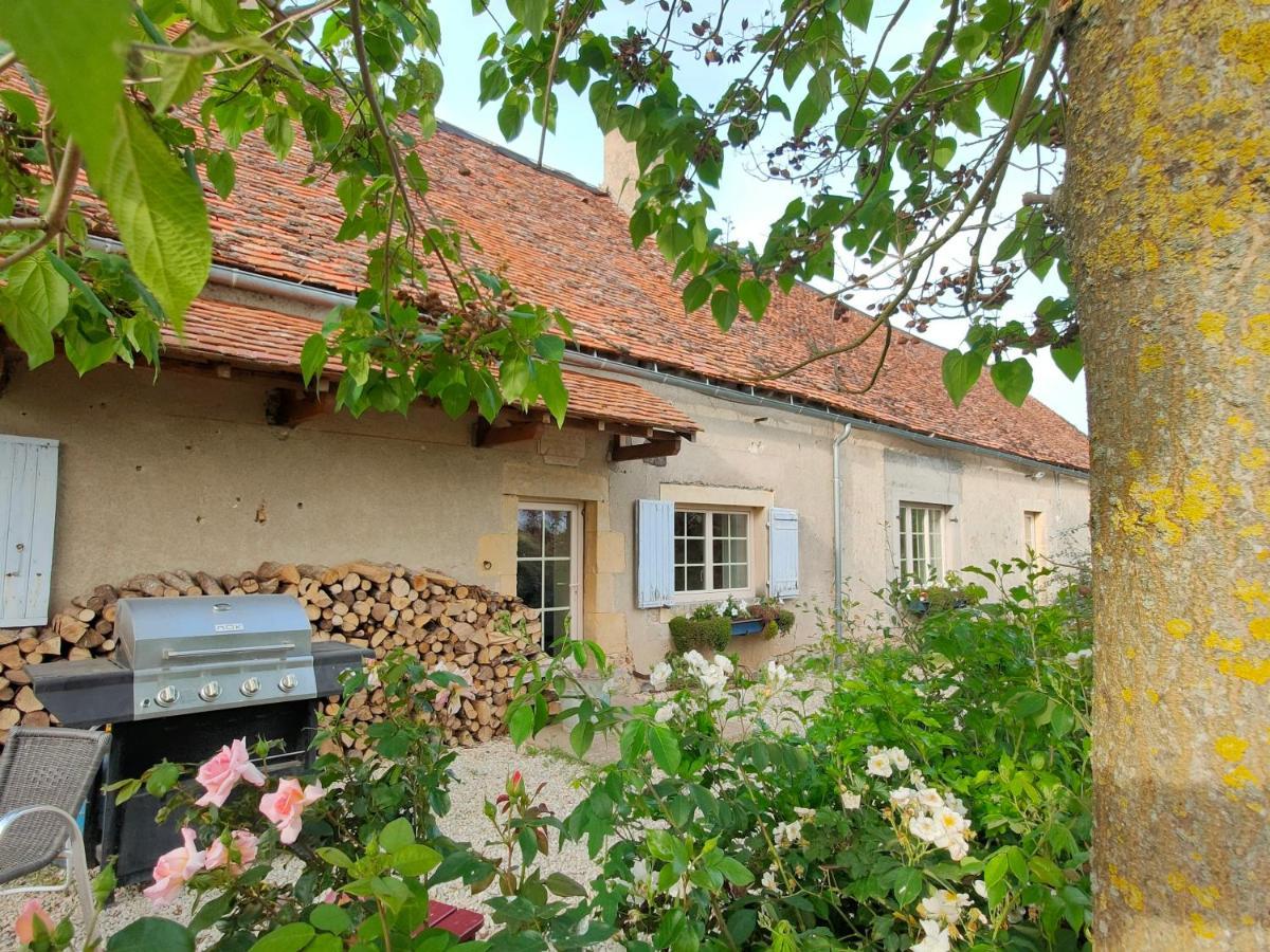 Gite De La Maison Fort Vereaux Bagian luar foto