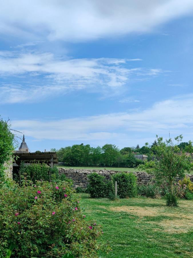 Gite De La Maison Fort Vereaux Bagian luar foto