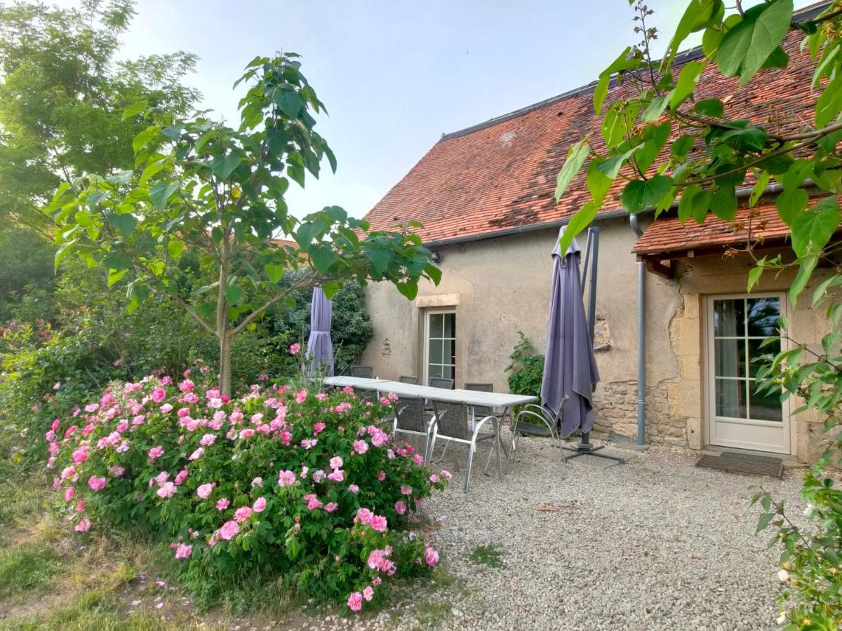 Gite De La Maison Fort Vereaux Bagian luar foto