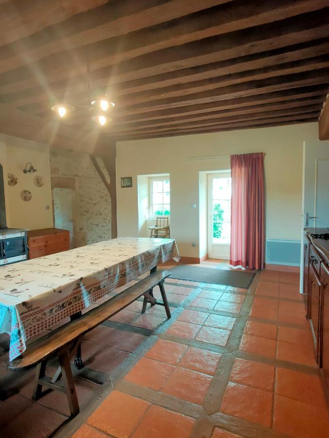 Gite De La Maison Fort Vereaux Bagian luar foto