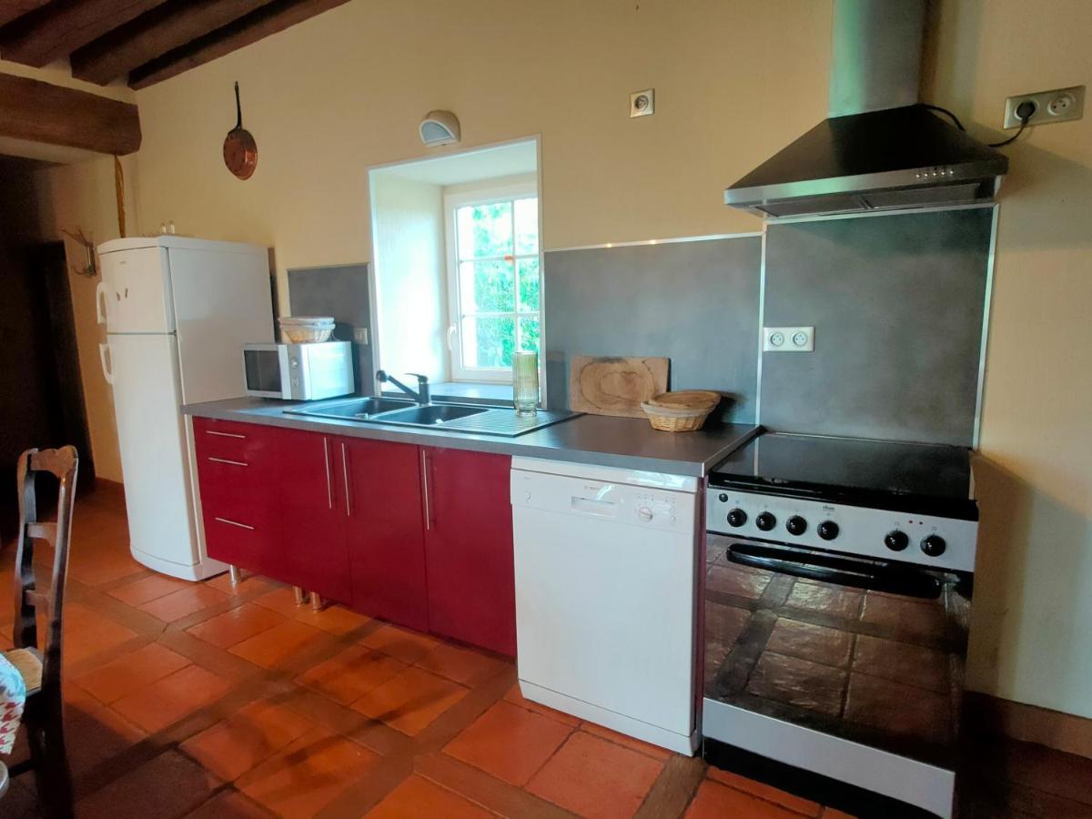 Gite De La Maison Fort Vereaux Bagian luar foto