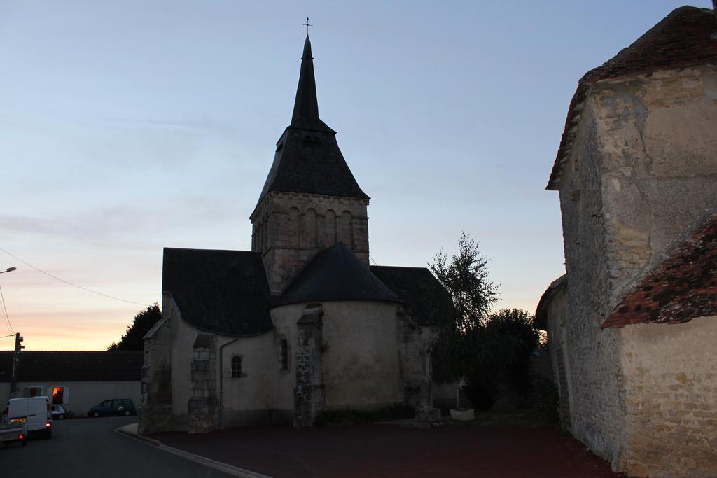 Gite De La Maison Fort Vereaux Ruang foto