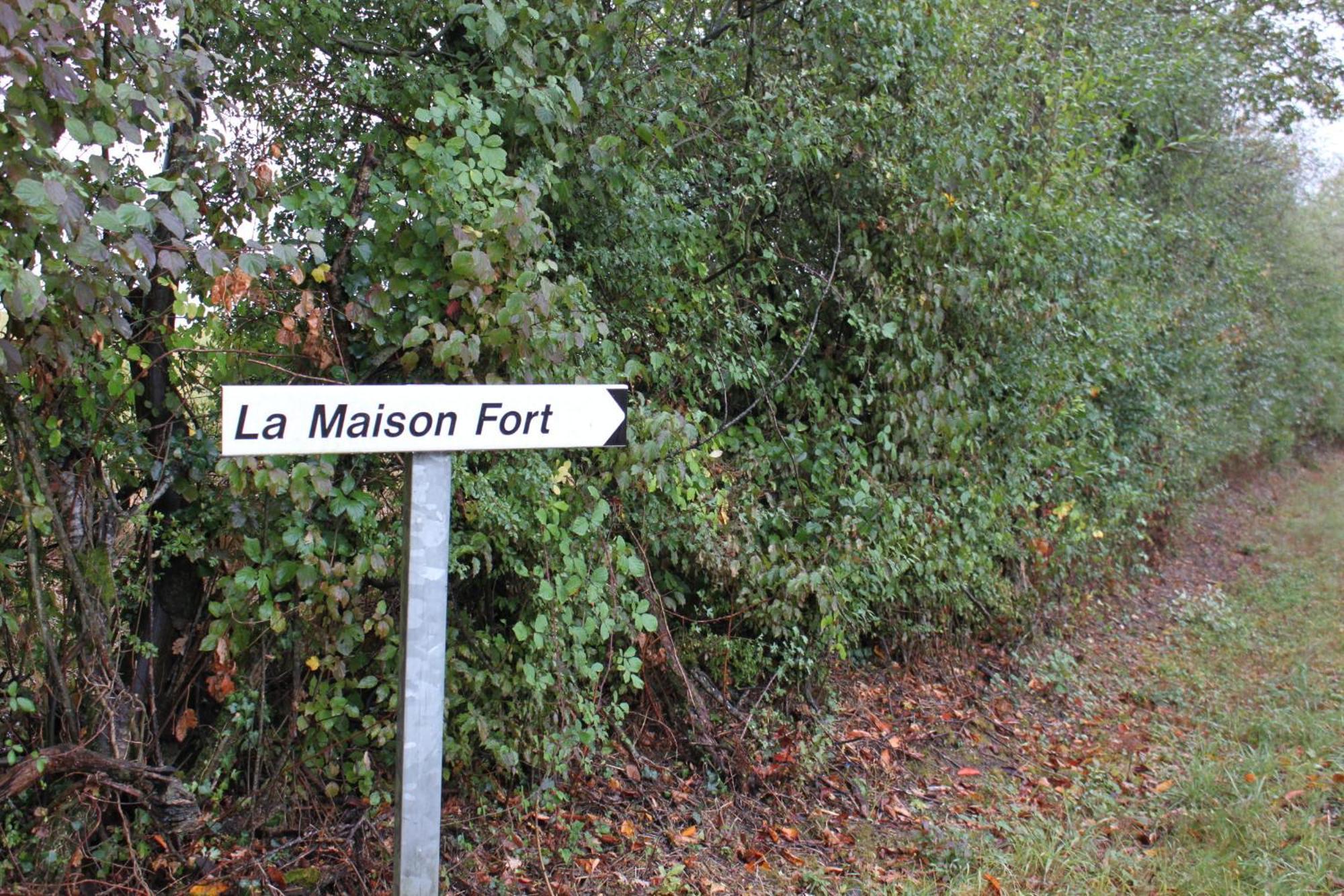 Gite De La Maison Fort Vereaux Bagian luar foto