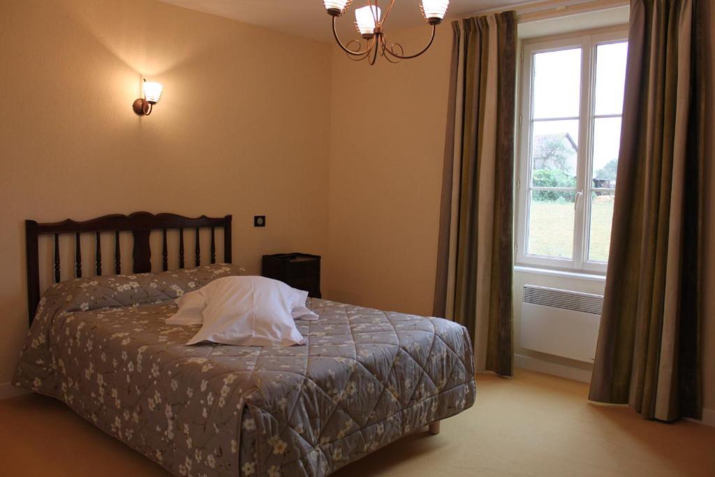 Gite De La Maison Fort Vereaux Ruang foto