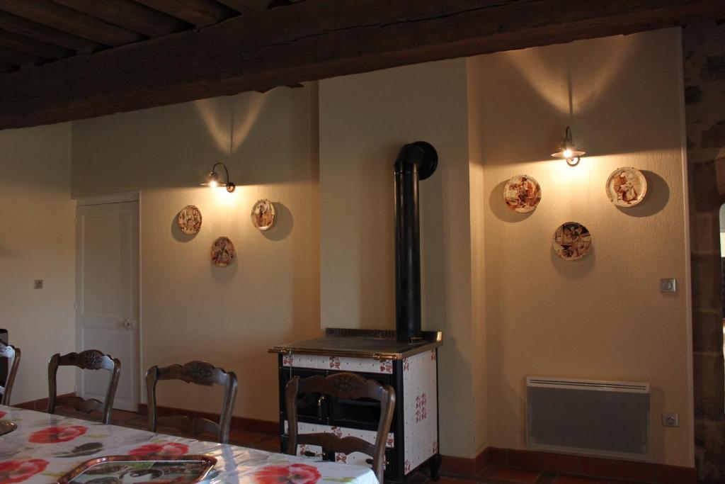 Gite De La Maison Fort Vereaux Ruang foto